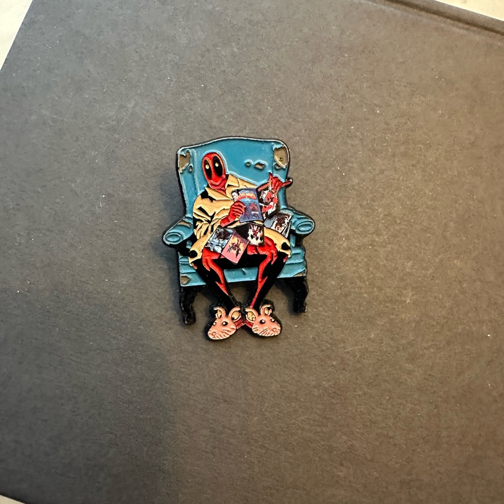Deadpool Collectable Pin - Picture 3 of 4